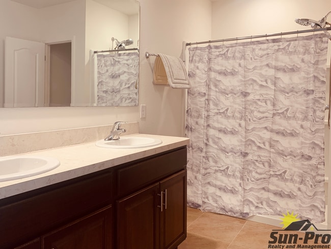 Building Photo - 2007 Glenbrooke Rd.