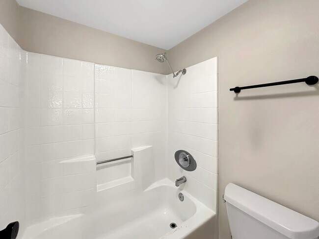 Building Photo - Beautiful 2BD/2BA Condo in North Park W/ C...