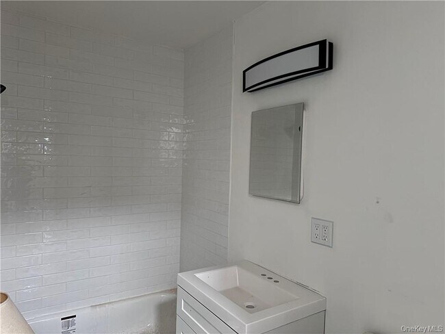 Building Photo - 60 Trafalgar Rd