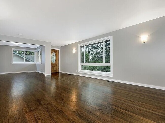 Building Photo - Classic Fauntleroy Home on a Spacious Lot ...