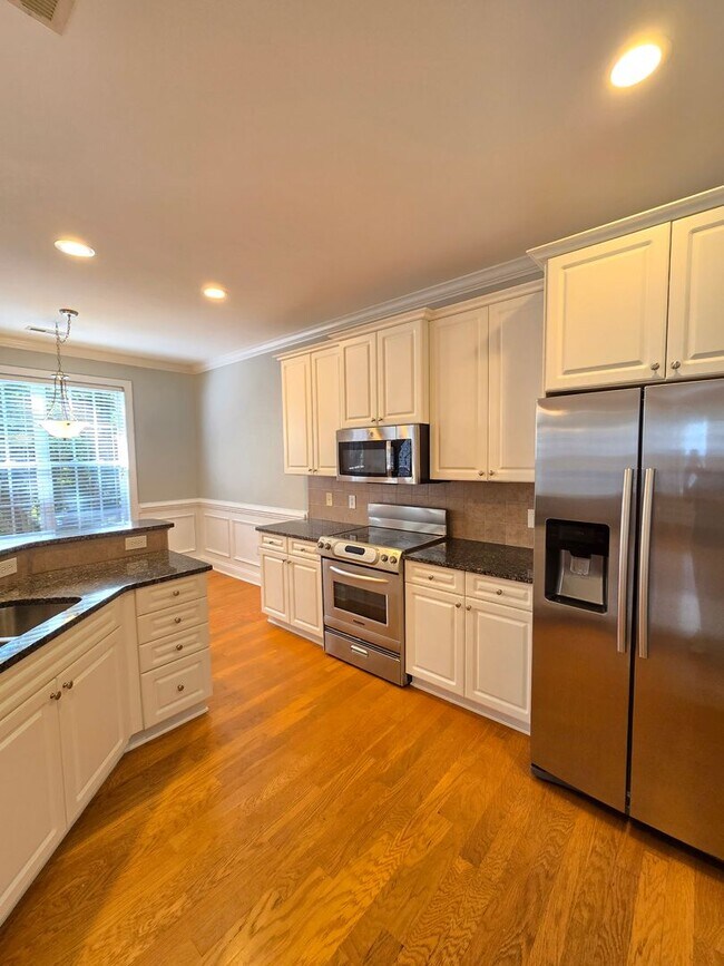 Building Photo - TOWNHOMES AT HOLLY GLEN - Gorgeous townhom...