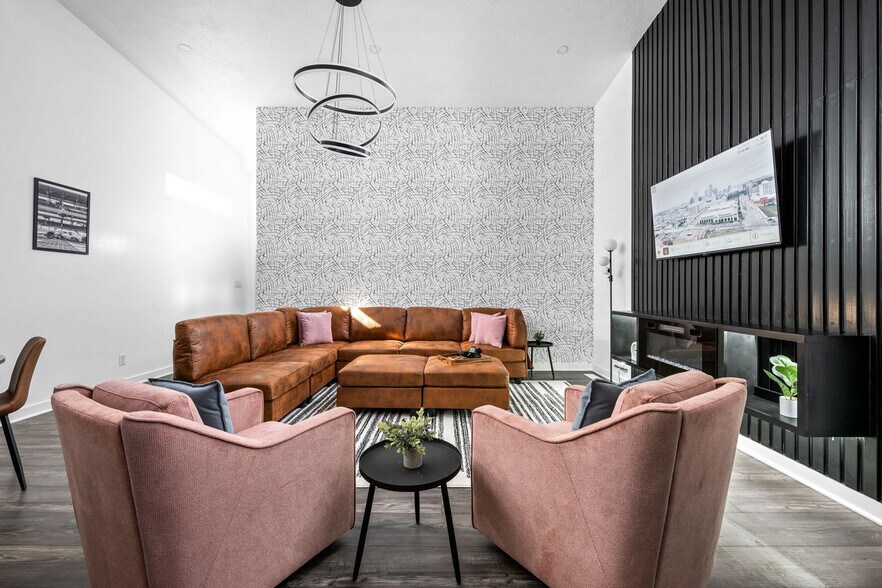 Primary Photo - 337 Sanders St