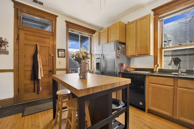 Building Photo - 3135 N Clifton Ave