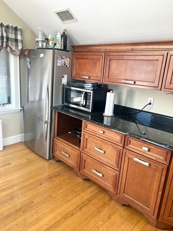 Building Photo - 77 Lynn Shore Dr