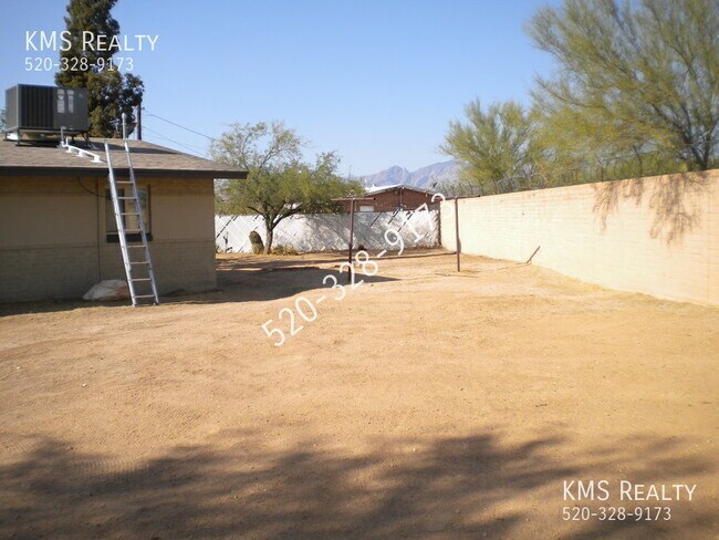 Building Photo - 2321 S Layton Pl