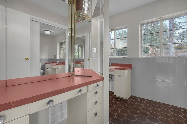 Building Photo - 2737-2737 Charing Rd