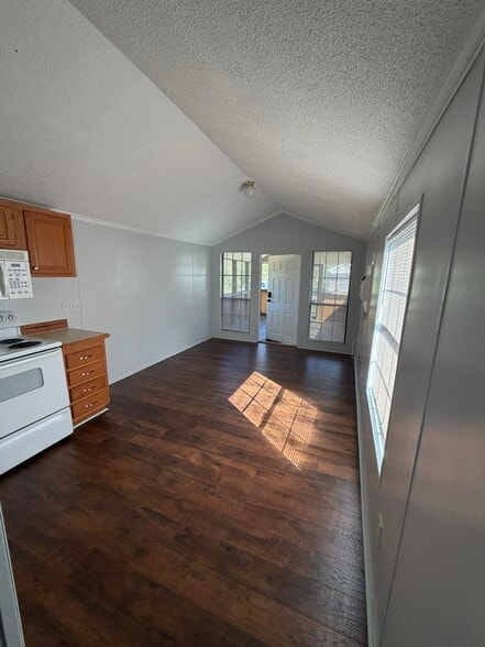 Building Photo - 2072 S Jefferson St