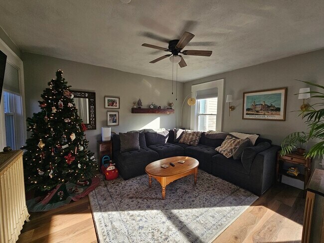 Building Photo - 32 Main St