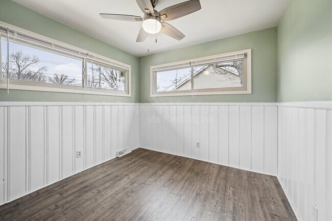 Building Photo - 24955 Lakeland St