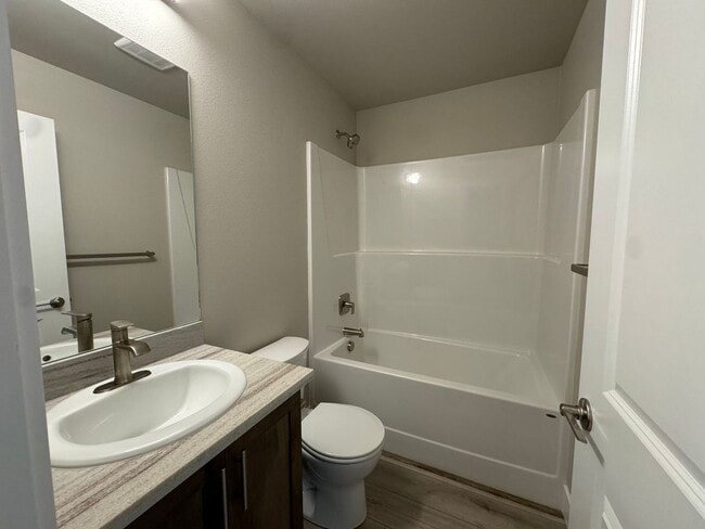 Building Photo - Green Area 3-Bedroom, 2-Bath Duplex with Garage