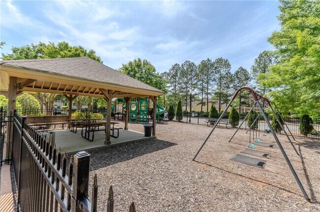 Building Photo - 165 Mansfield Dr