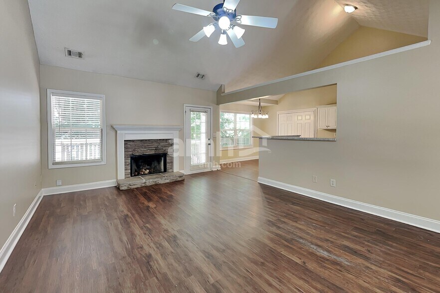 Building Photo - 4422 Keenly Valley Dr NE