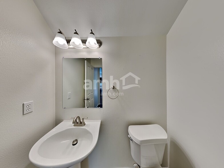 Building Photo - 5935 Colorado Ave SE