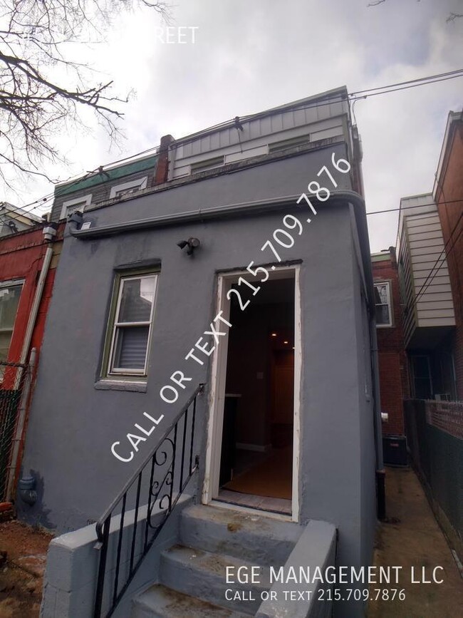 Building Photo - Large 3 bed home - Washer/Dryer - Central ...