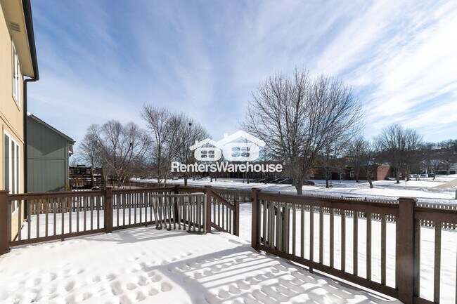 Building Photo - 5701 NE Hidden Meadow Dr