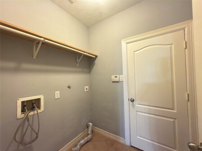 Building Photo - 10906 Panther Ct