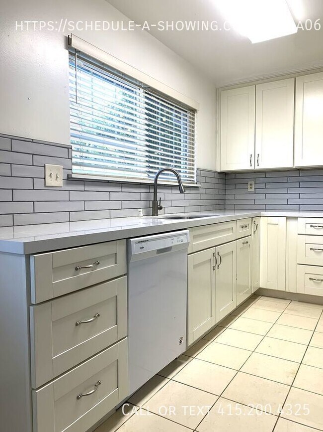 Building Photo - 4840 Minas Dr