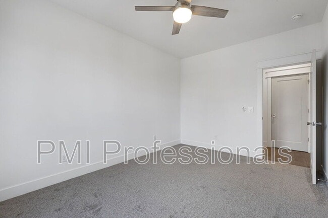 Building Photo - 227 S Bilbro Ave