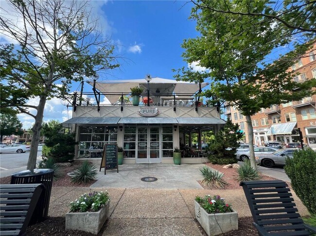 Building Photo - 9040 Main St