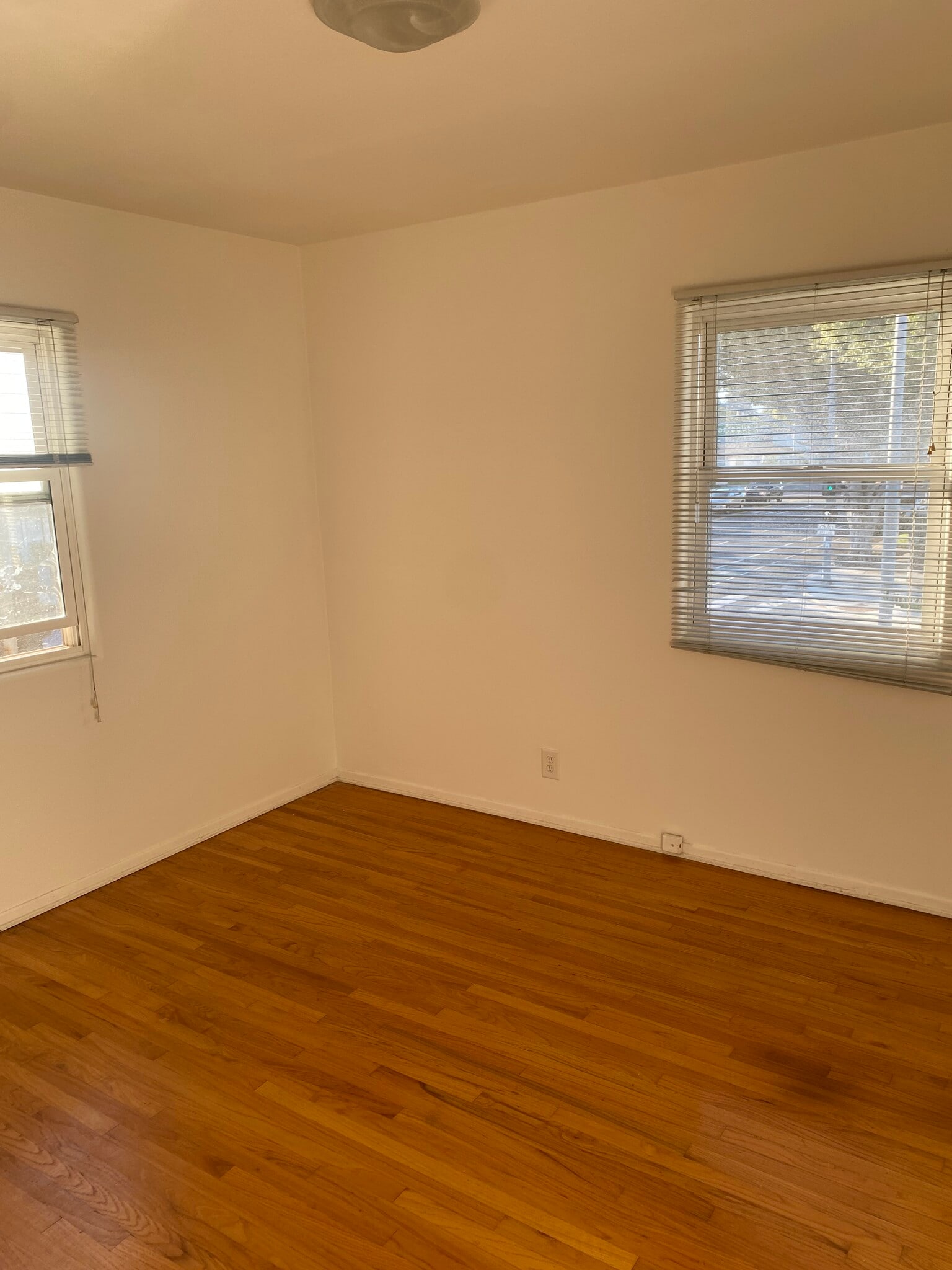 Building Photo - 4400 Overland Ave