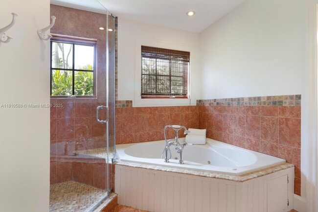Building Photo - 2527 Inagua Ave