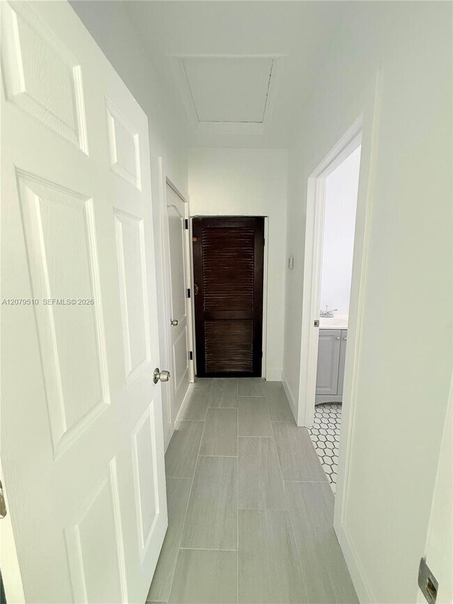 Building Photo - 1154 NW 34th Ave