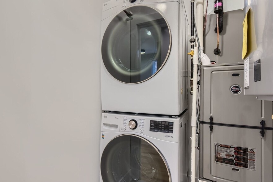 Building Photo - 4908 N Rockwell St