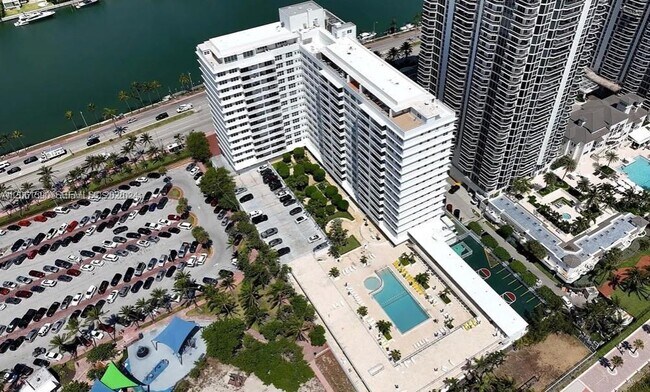 Building Photo - 4747 Collins Ave