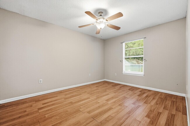 Building Photo - 310 Redwood Ave