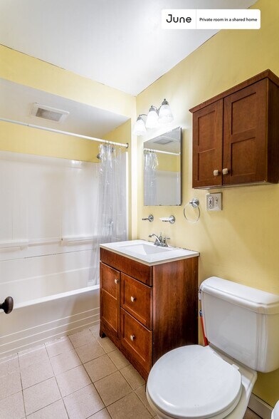 Building Photo - Room in Shared 4 bed/1.5 bath home