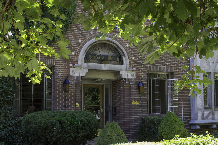 Building Photo - Barbara Worth Apartments