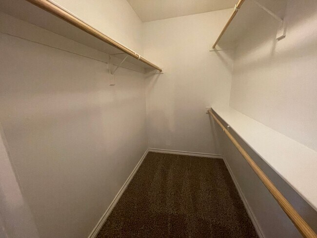 Building Photo - ~INVITING 3/2.5 Townhome Includes Granite in Kitchen & All Kitchen Appliances ((Brand New Vinyl F...