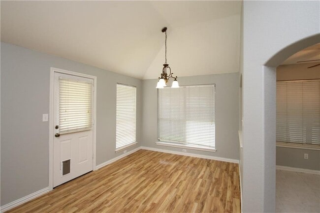 Building Photo - 613 Runners Ridge