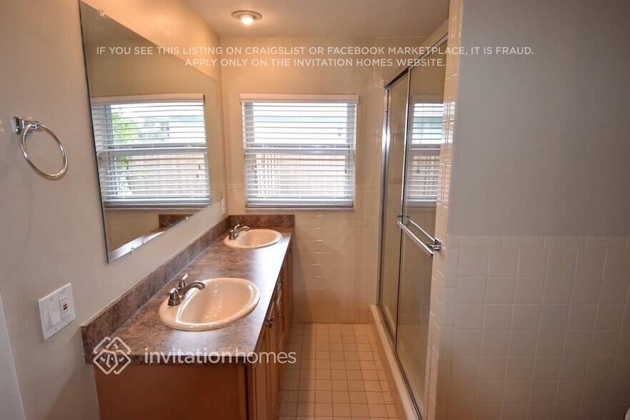 Building Photo - 250 SW 12th Ave