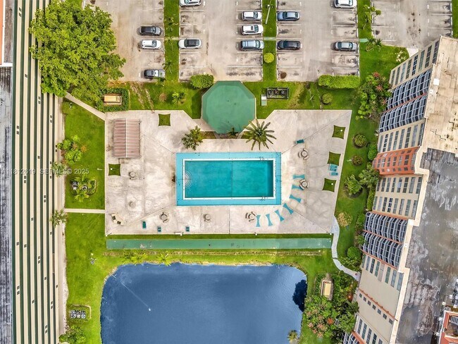 Building Photo - 1770 NE 191st St