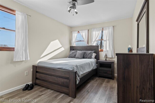 Building Photo - 3020 Grove St