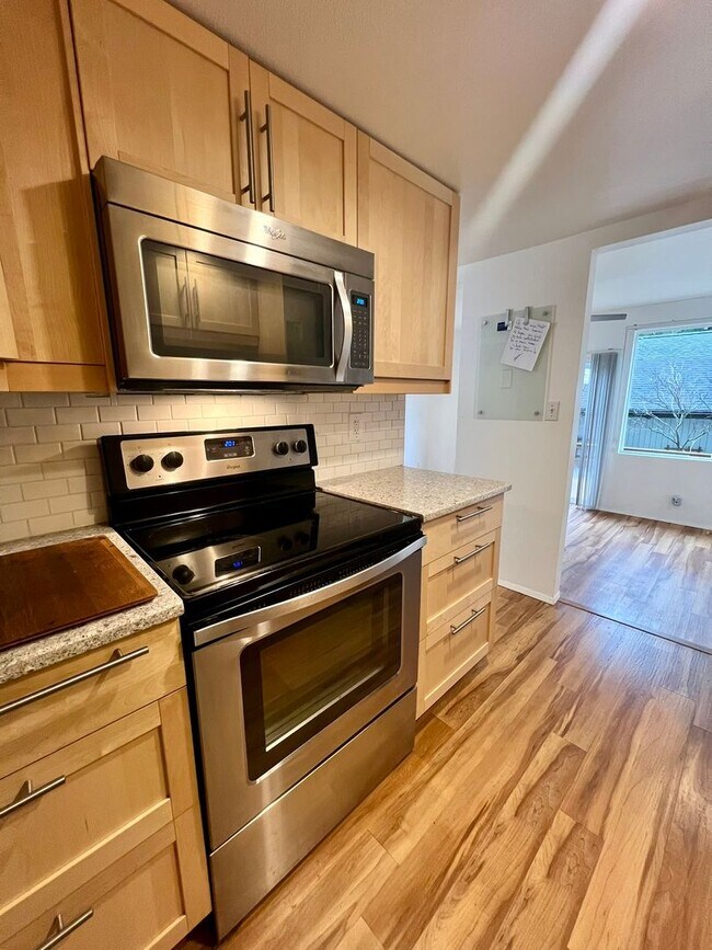 Building Photo - Westside Condo w/ Pool & Garage (Water Included)