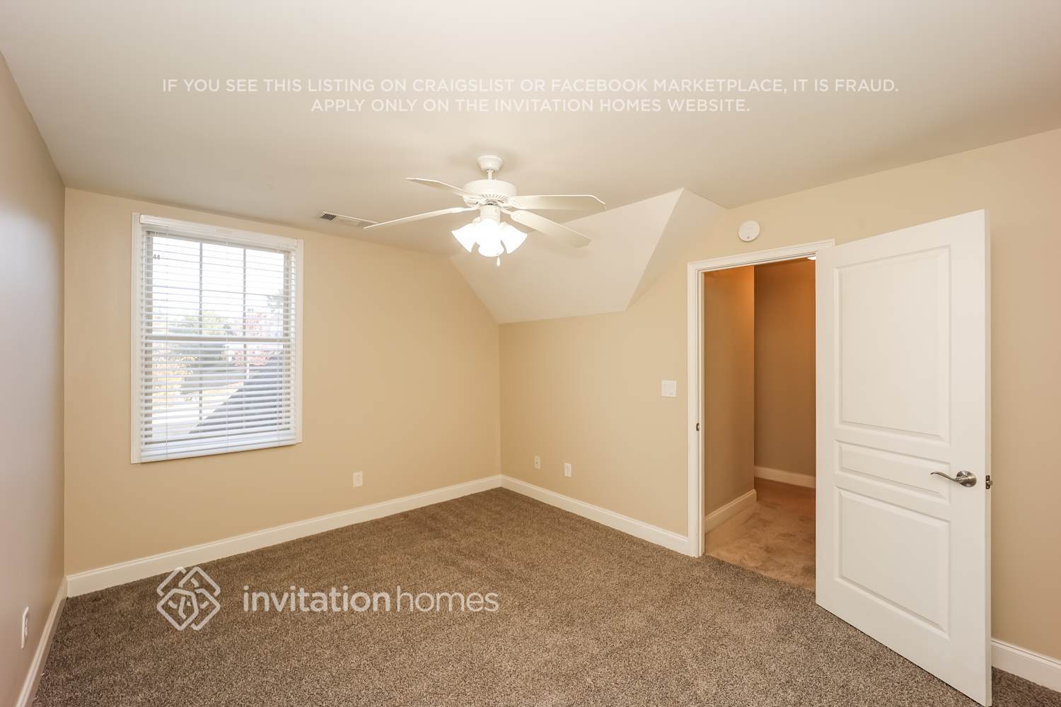 Building Photo - 9207 Golfview Cir