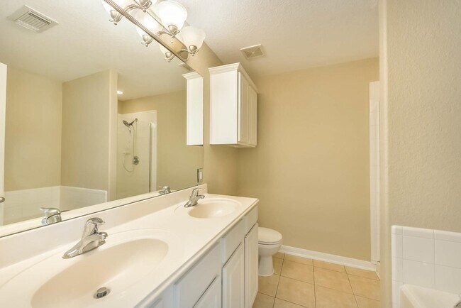 Building Photo - 21115 Amber Crossing Dr