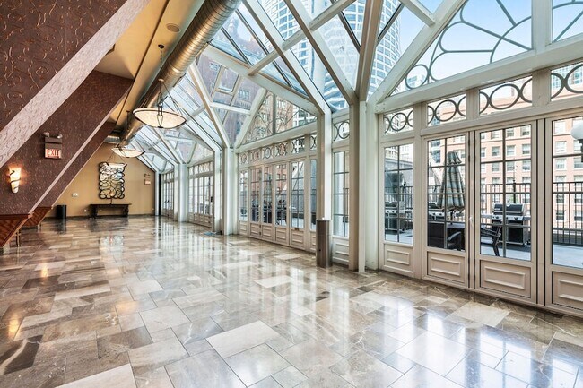 Building Photo - 111 E Chestnut St