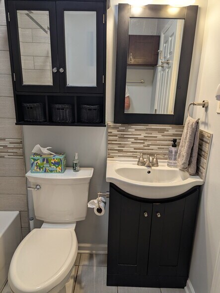 Building Photo - 1255 N Honore St