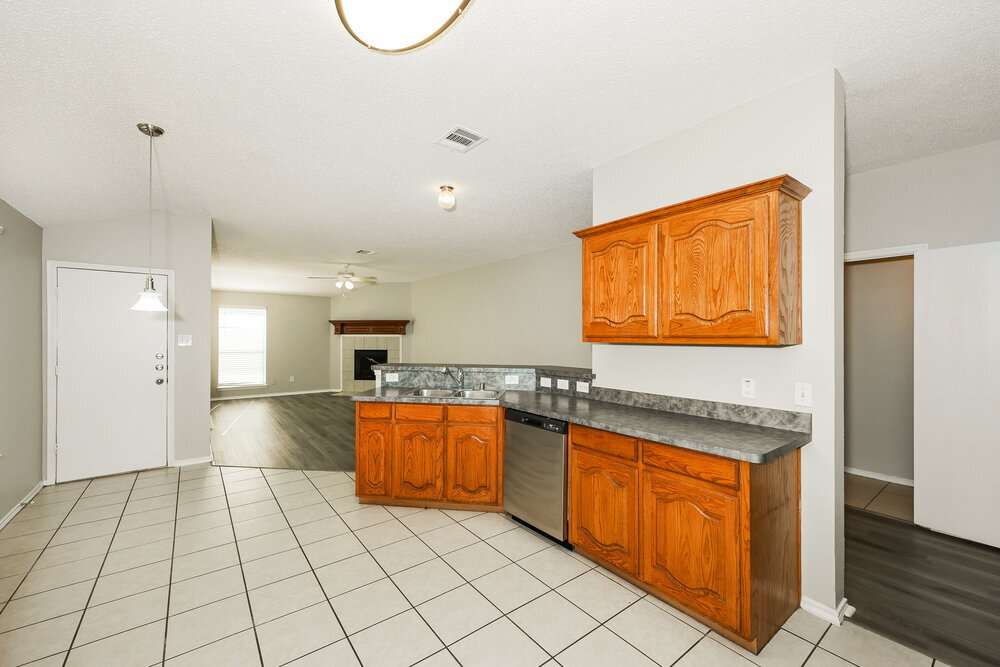 Building Photo - 829 Clear Creek Dr
