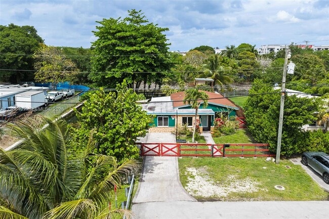 Building Photo - 7245 S Waterway Dr