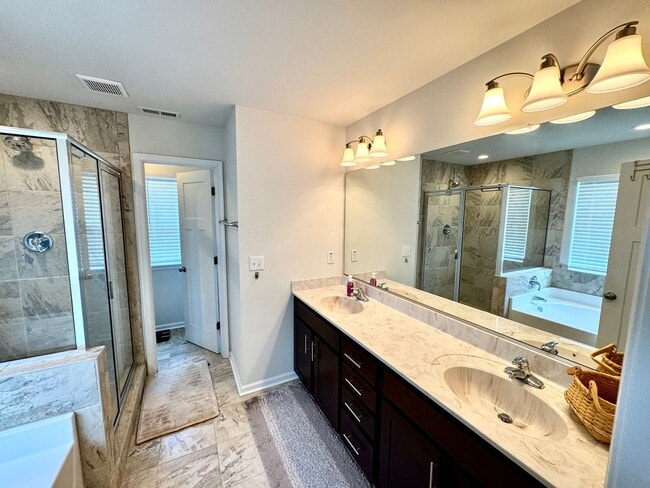 Building Photo - Spacious Suffolk Home in Desirable Bennett...