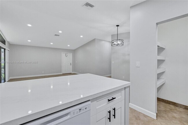 Building Photo - 618 Woodgate Cir