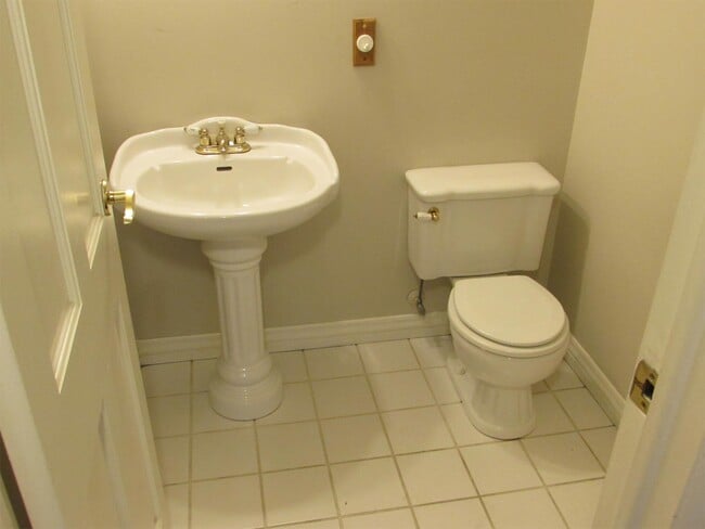 Building Photo - 745 E Three Fountains Cir