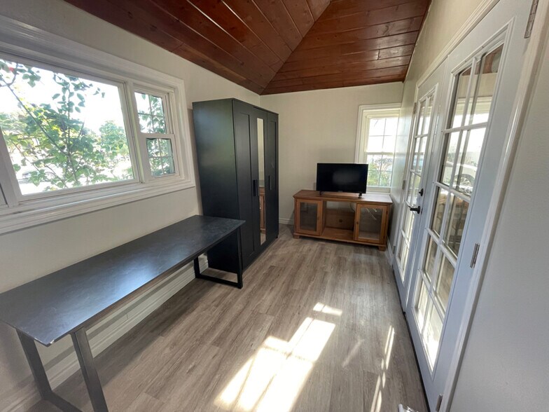 Building Photo - 13712 Saranac Dr