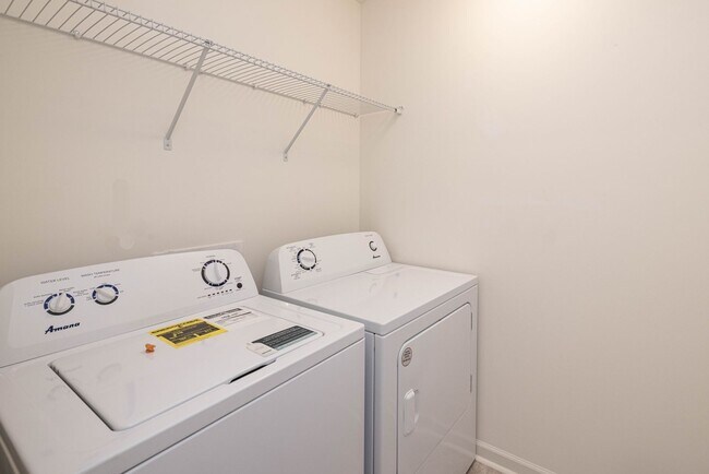 Building Photo - BEAUTIFUL 4 Bedroom Home Piedmont School D...