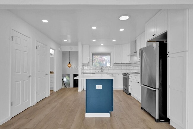 Building Photo - Lovely 2 bed/2.5 bath/ 1472 sqft two story home with Golf Course views! Available September 15th ...