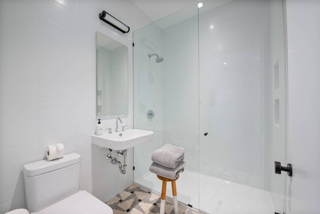 Building Photo - 60 Gansett Ln